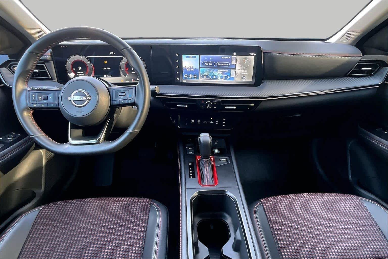 Certified Used 2025 Aspen White Tricoat Nissan SR image 15