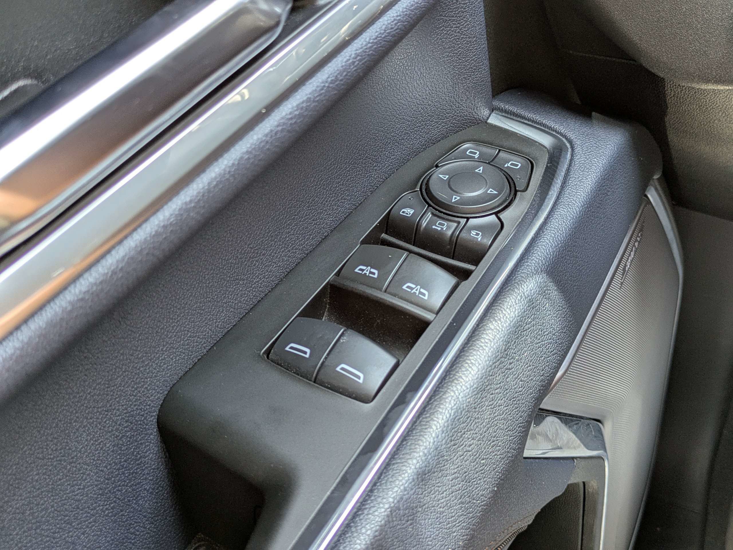 Used 2025 Summit White Chevrolet High Country image 24