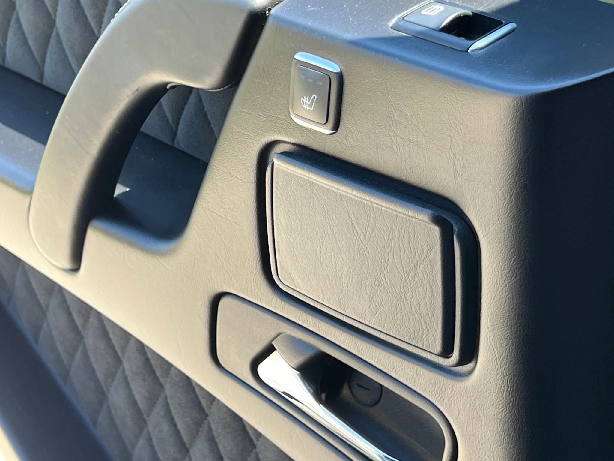 Used 2018 Black Mercedes-Benz G 550 Squared image 40