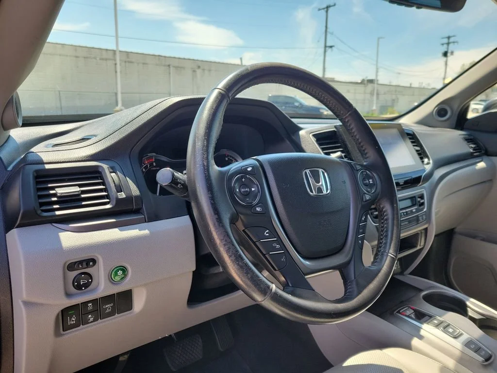 Used 2023 Gray Honda RTL image 19