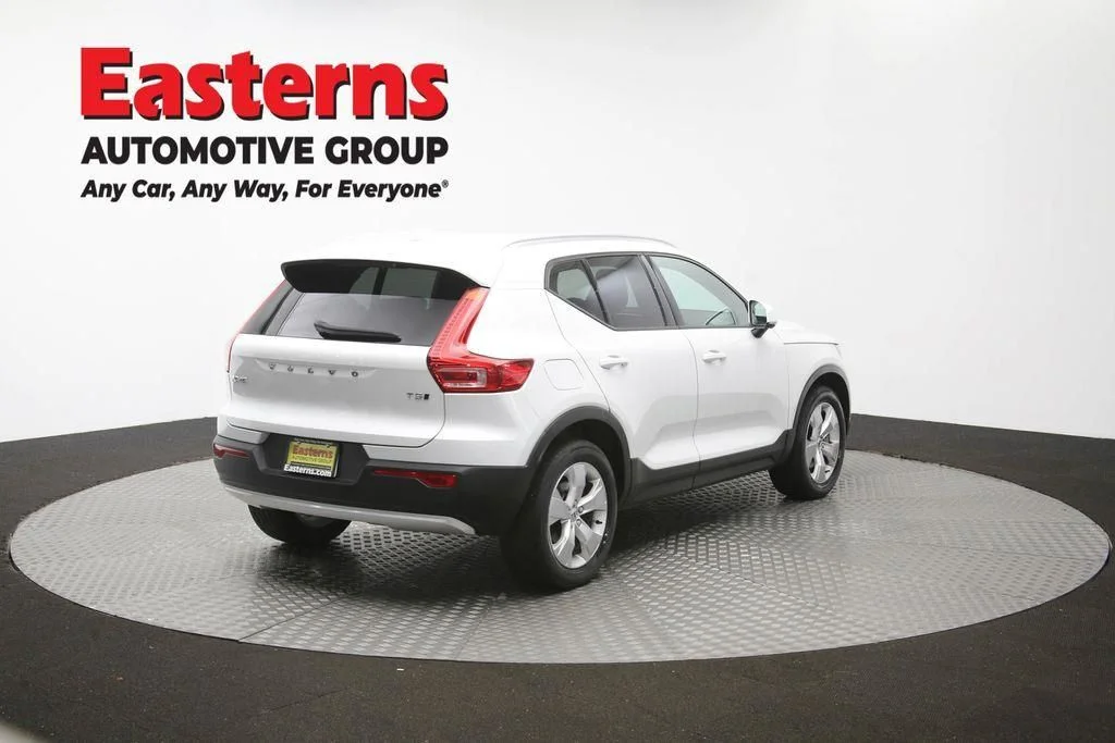 Used 2022 White Volvo Momentum image 41