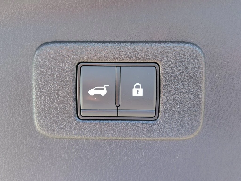 Used 2023 White Nissan Platinum image 34