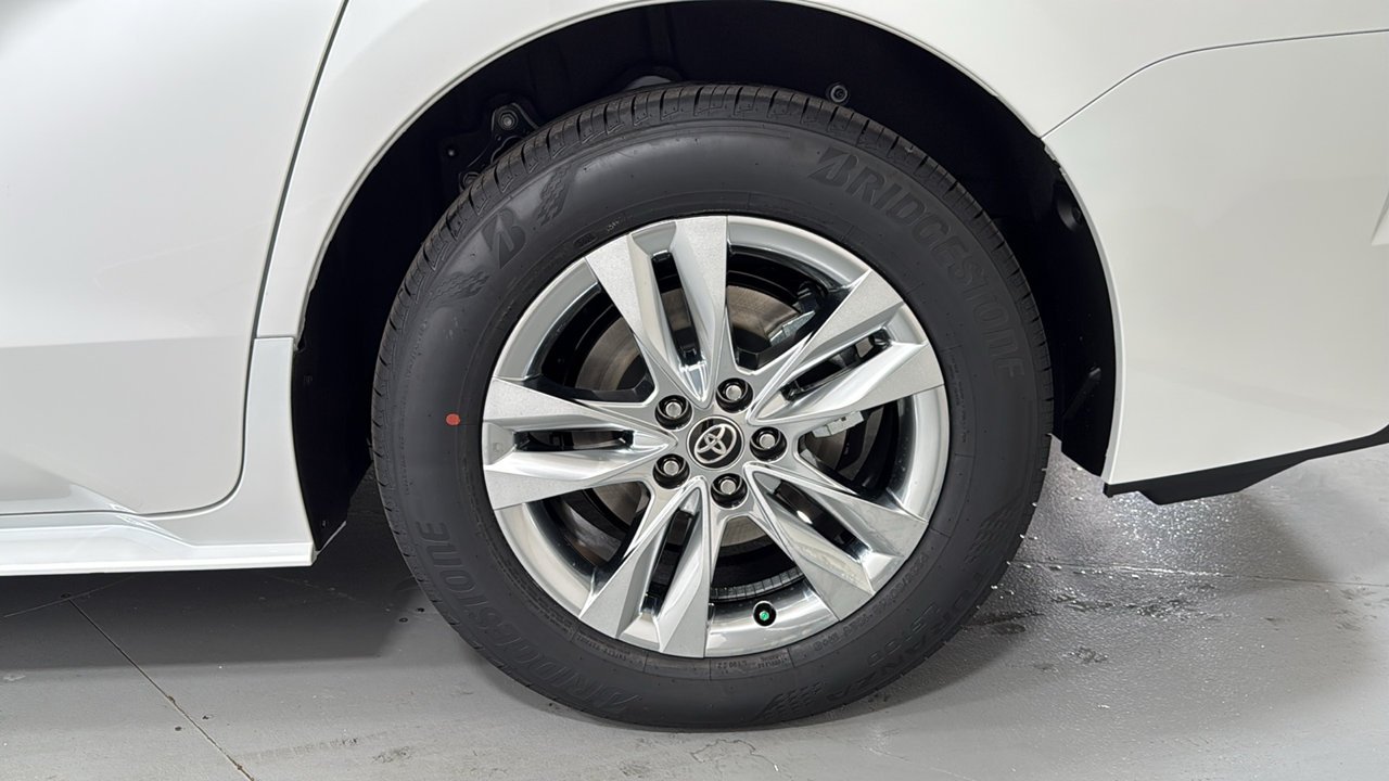 New 2026 Wind Chill Pearl <sup>1</sup> Toyota  XLE image 24