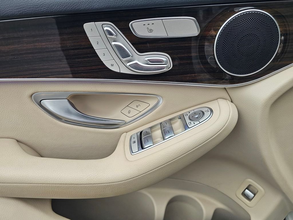2022 Mercedes-Benz GLC GLC300 - Photo 17