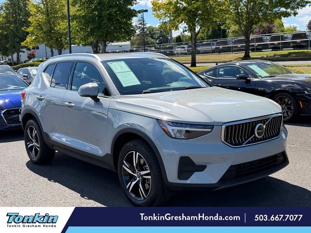 2025 Volvo XC40 B5 Core