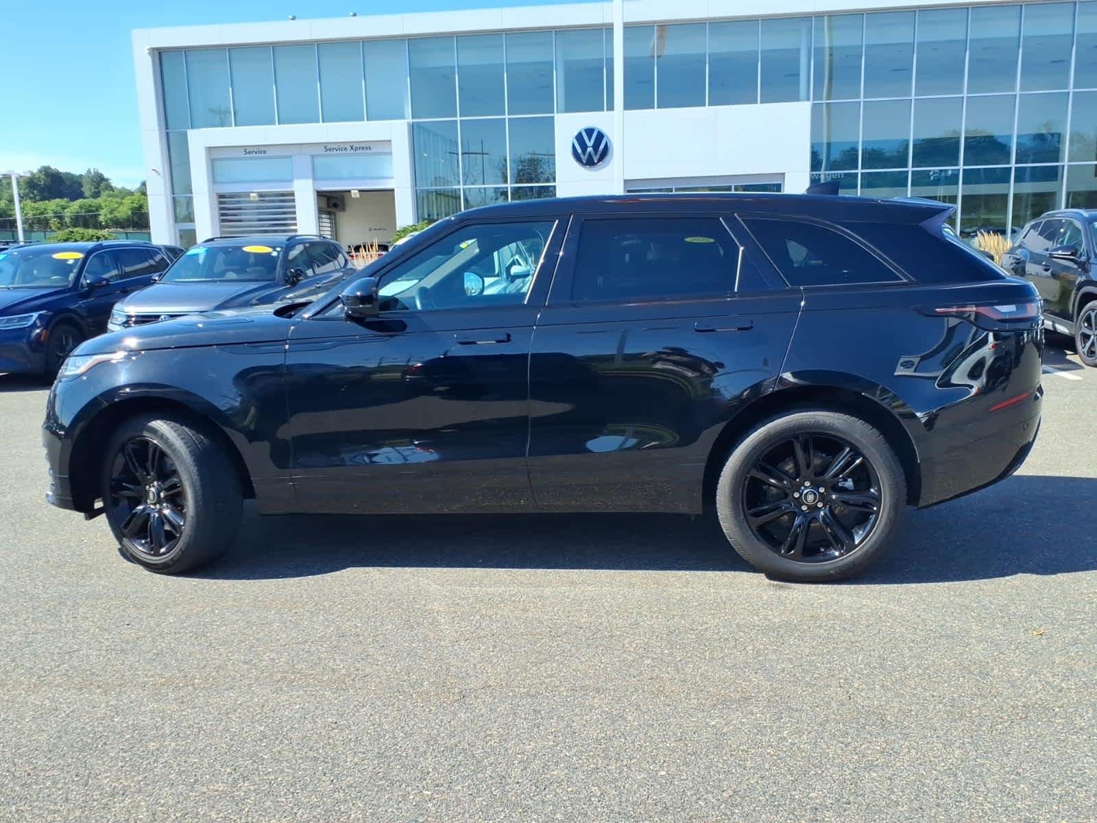 Used 2022 Santorini Black Metallic Land Rover R-Dynamic S image 8