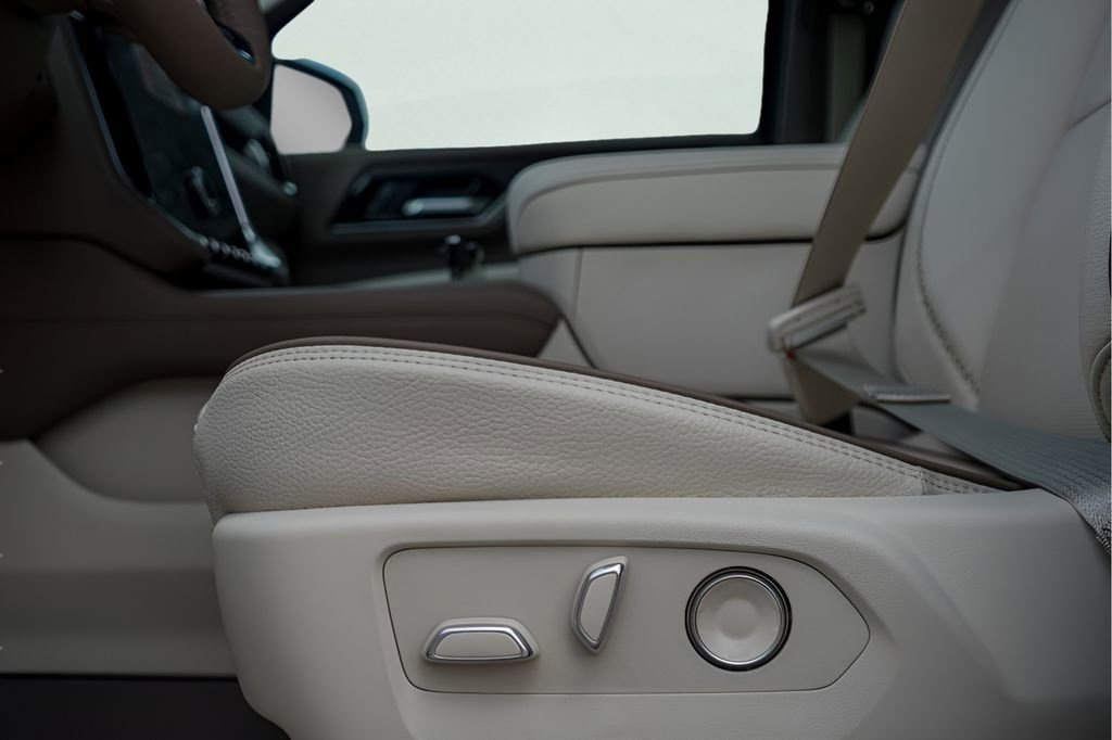 2026 GMC Yukon XL Denali - Photo 17