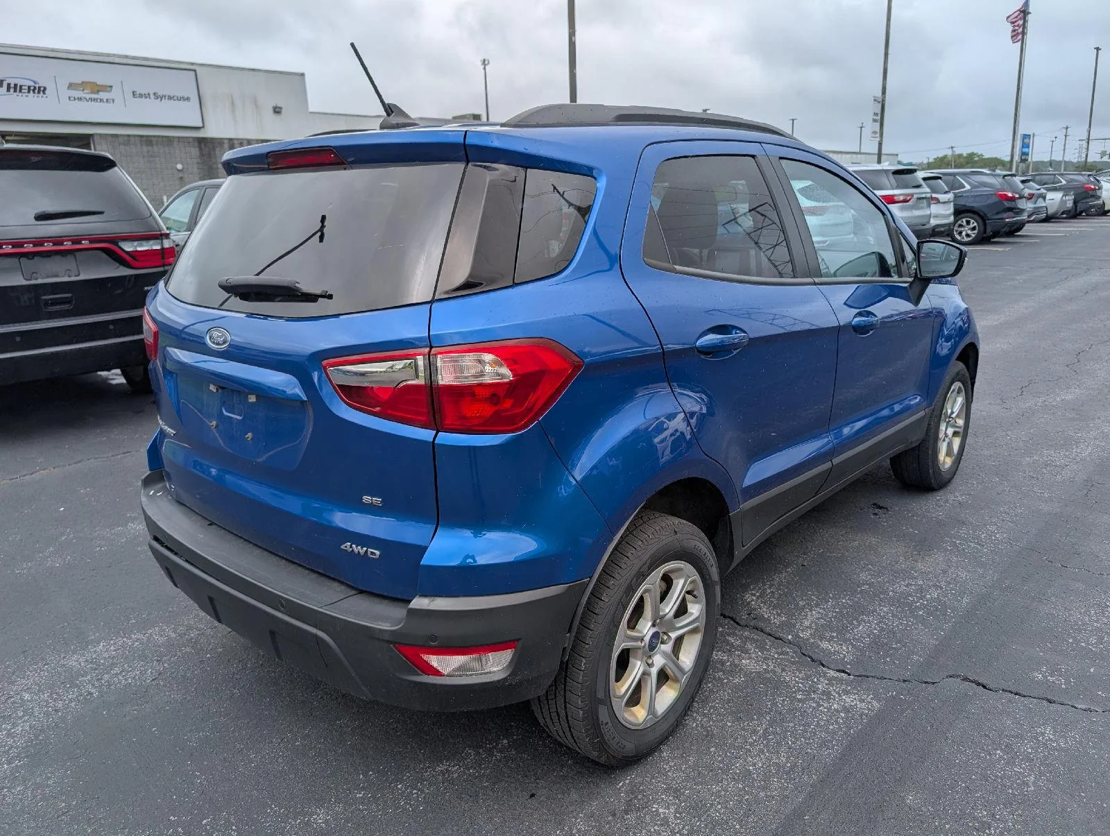 Used 2021 Lightning Blue Ford SE image 8