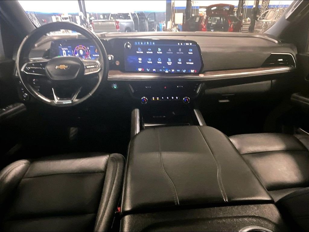 Used 2025 White Chevrolet LT image 22
