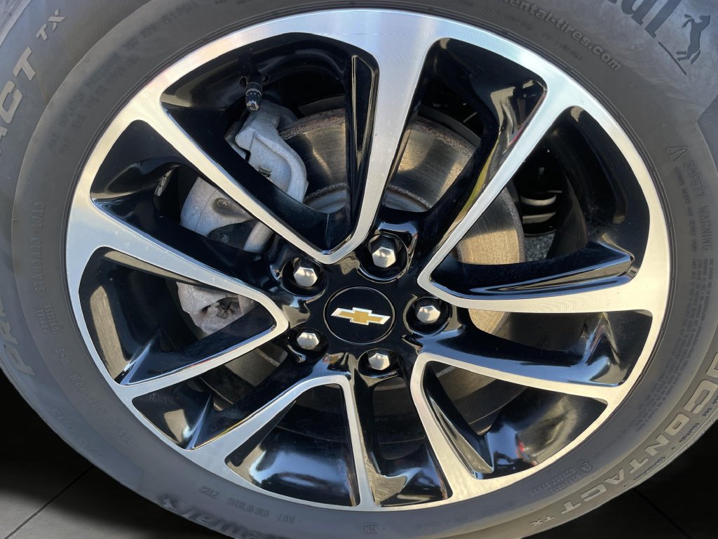 Used 2024 Gray Chevrolet LT image 28