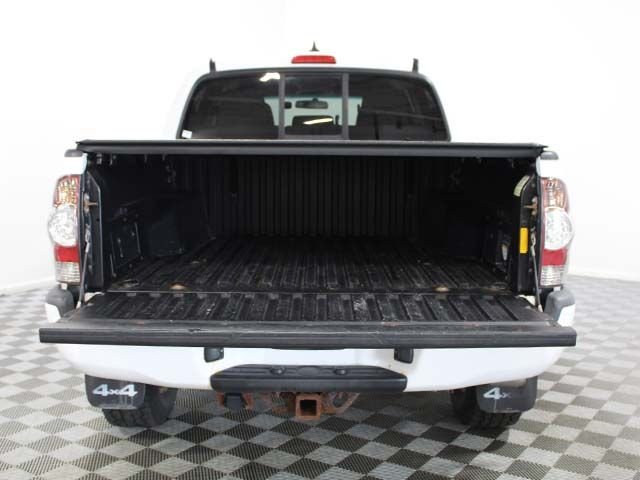 Used 2015 Super White Toyota  image 15
