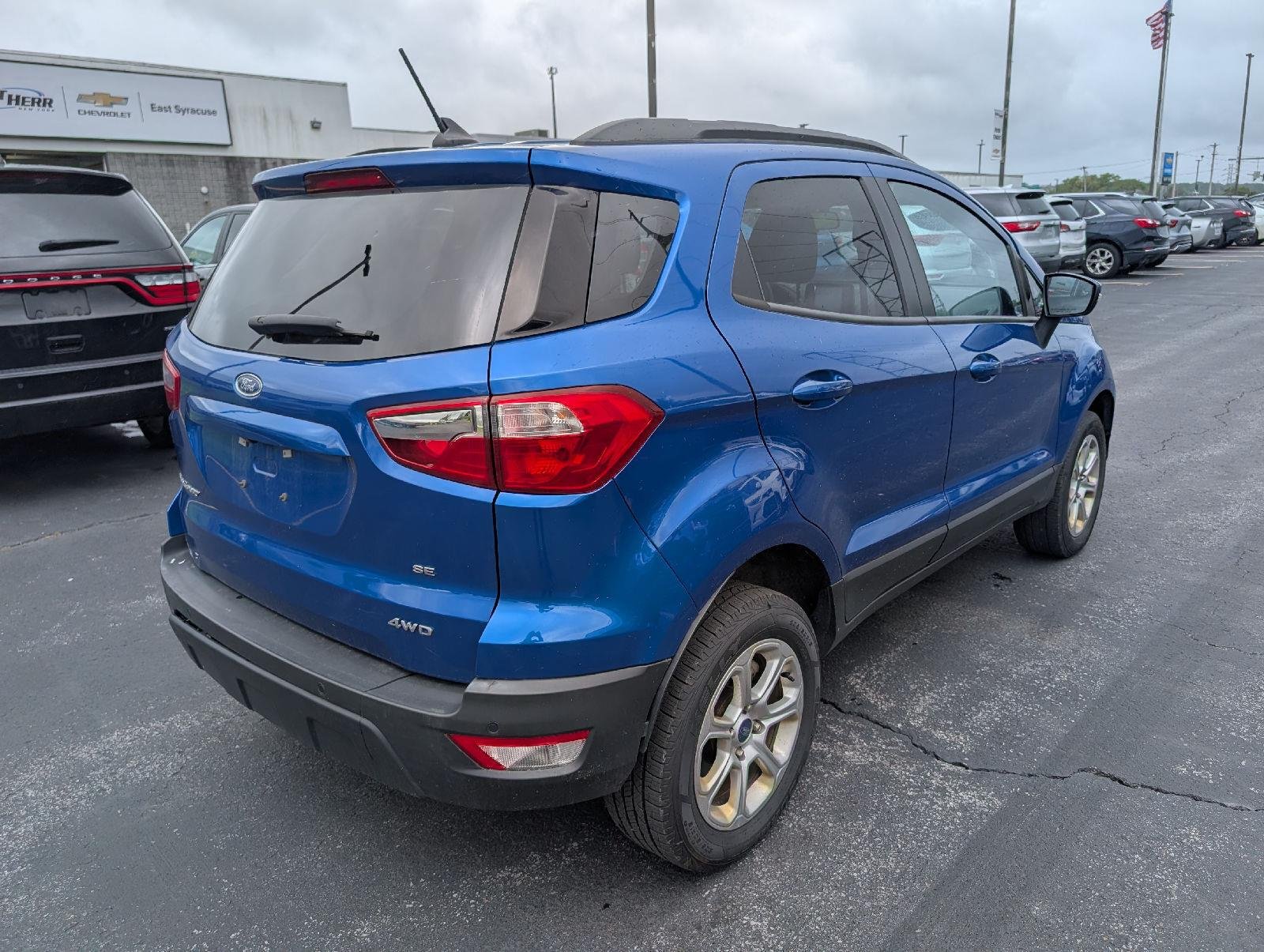 Used 2021 Lightning Blue Ford SE image 8