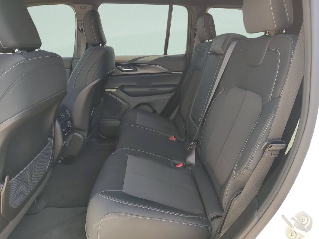 New 2027 Bright White Clear-Coat Paint Jeep Laredo X image 31