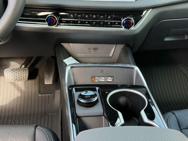 New 2027 Summit White Chevrolet LT image 8