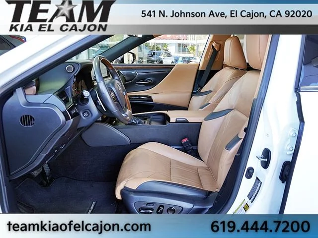 Used 2024 White Lexus 300h Ultra Luxury image 15