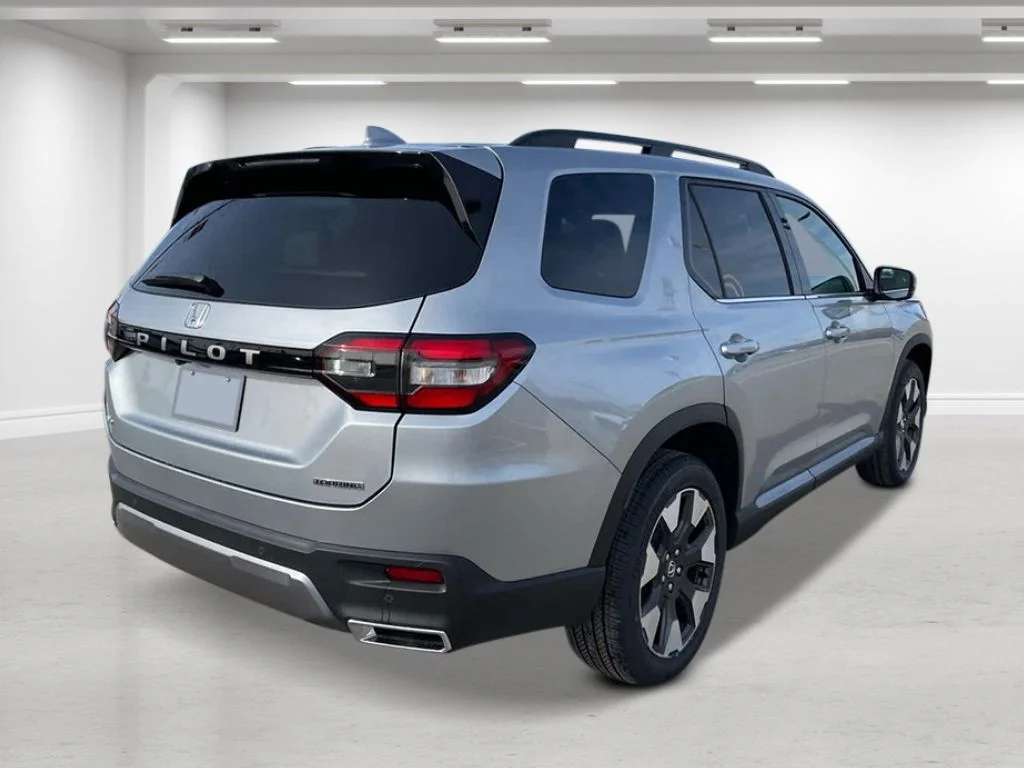 New 2026 Solar Silver Metallic Honda Touring image 5