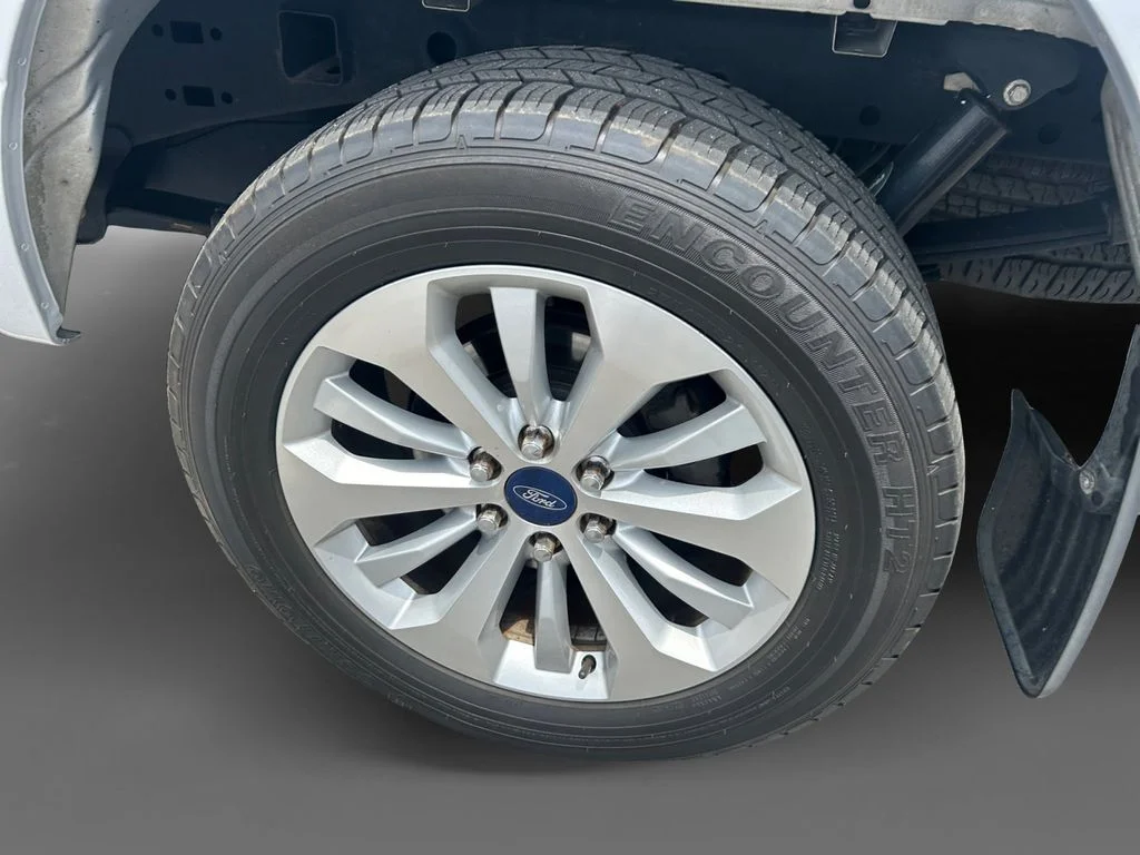 Used 2016 Silver Ford XL image 5