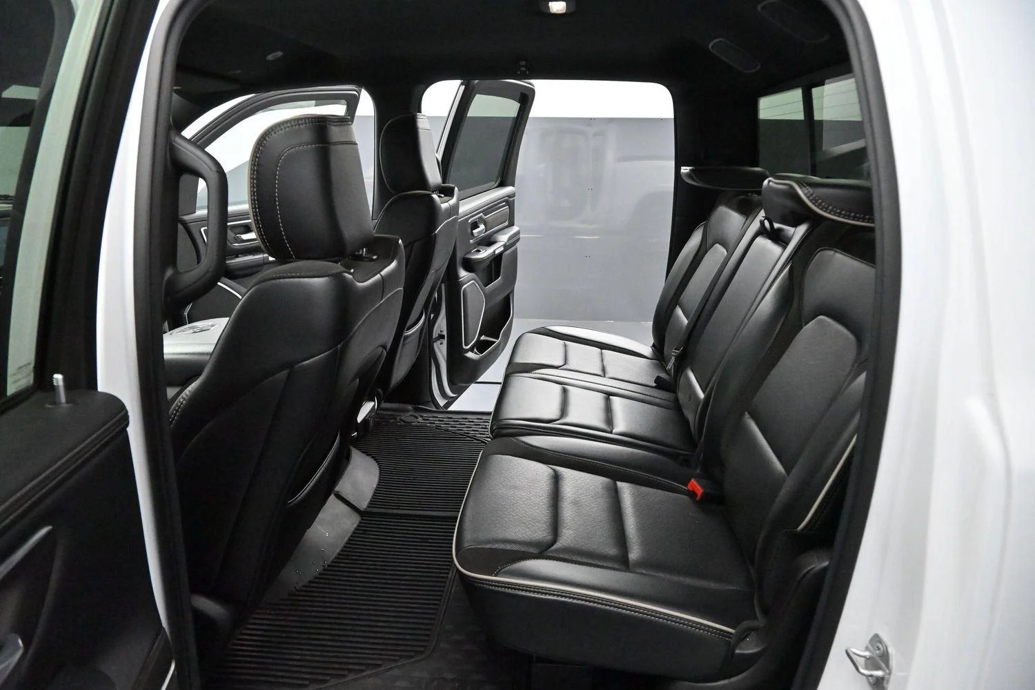 Used 2022 White Ram Laramie image 30