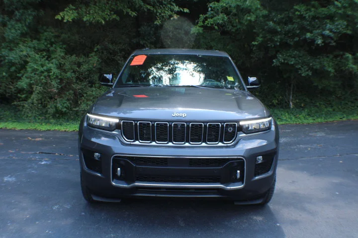 Used 2022 Gray Jeep Overland 4x4 image 18