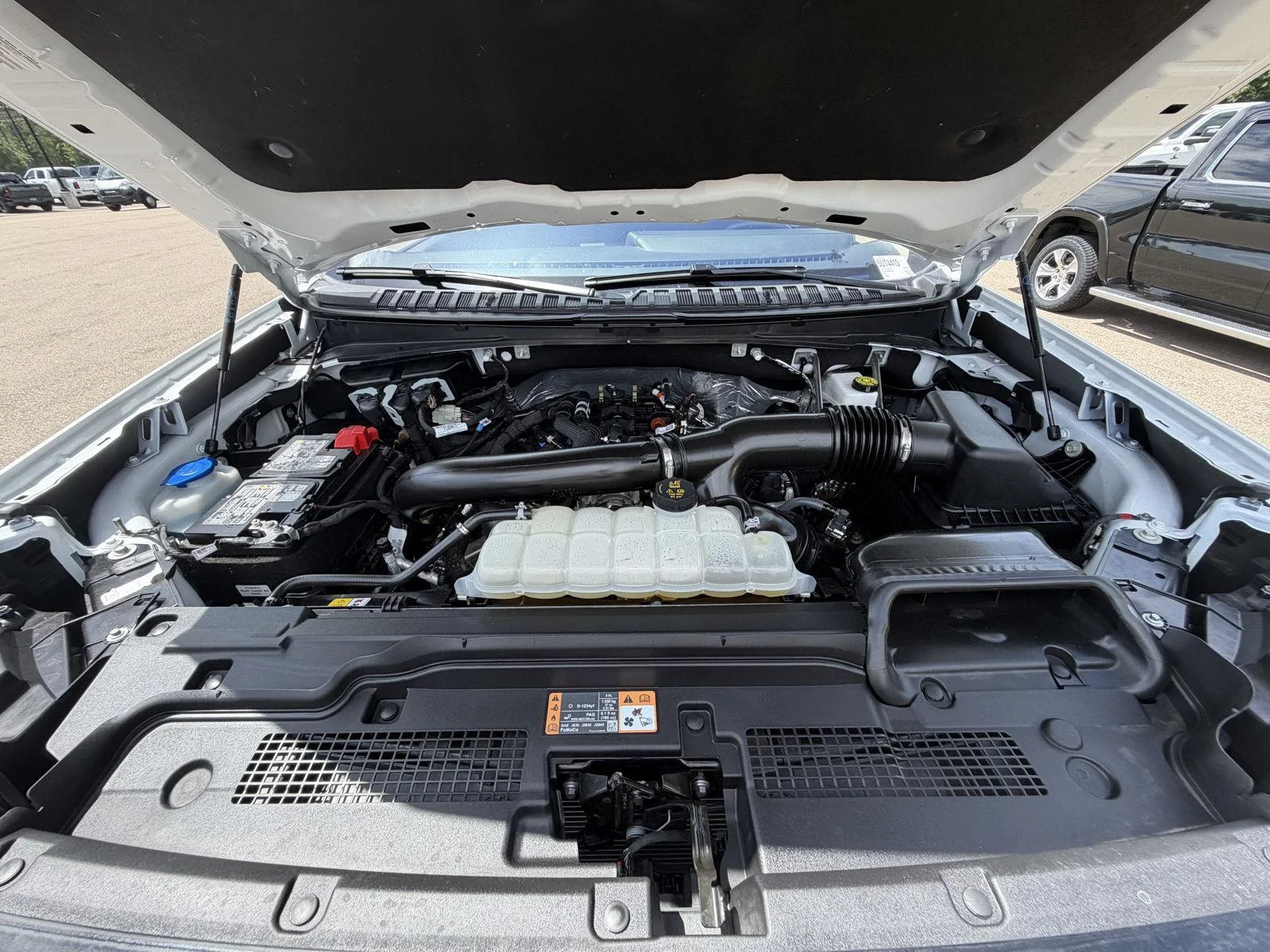 Used 2025 Oxford White Ford Active image 25