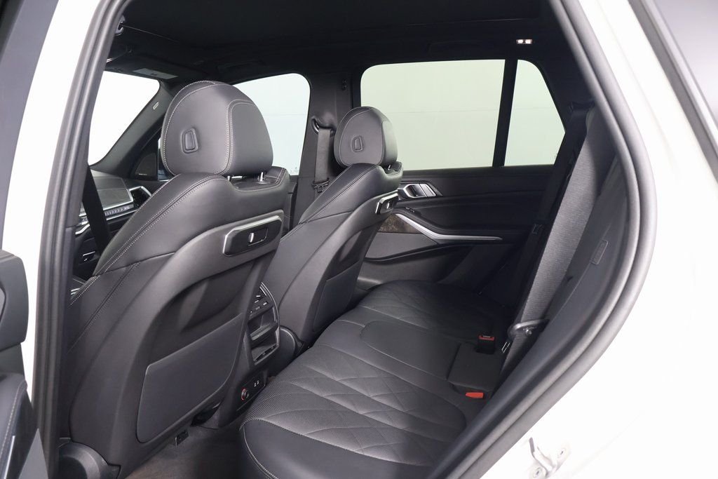 Used 2024 Alpine White BMW sDrive40i image 11