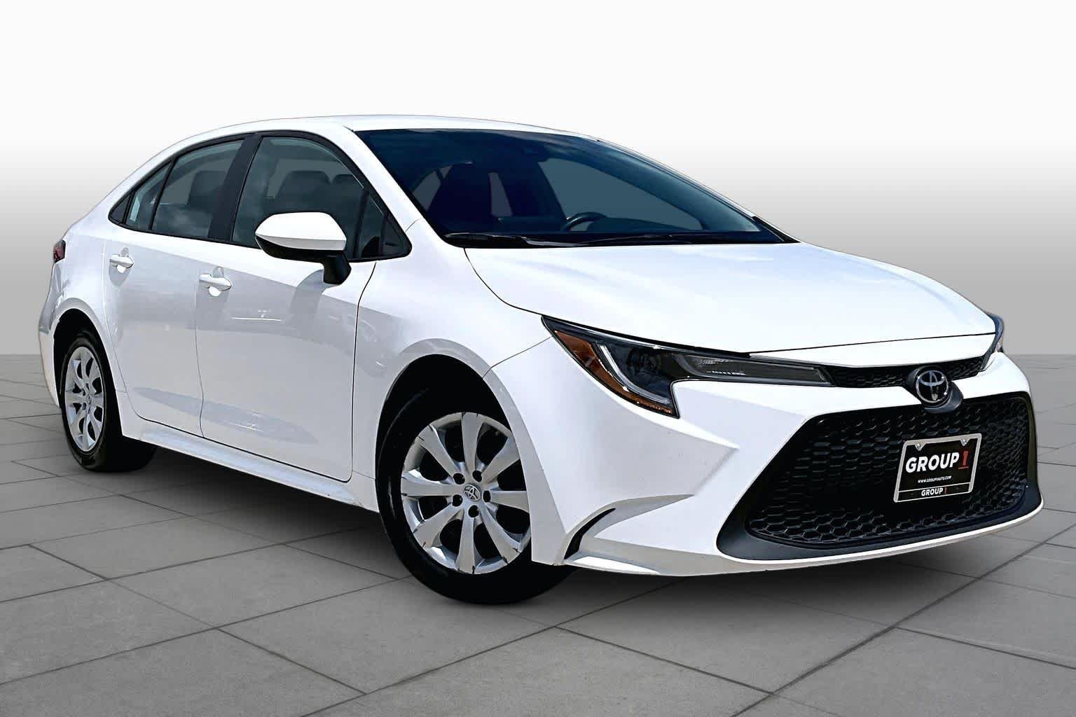 Used 2022 White Toyota LE image 3