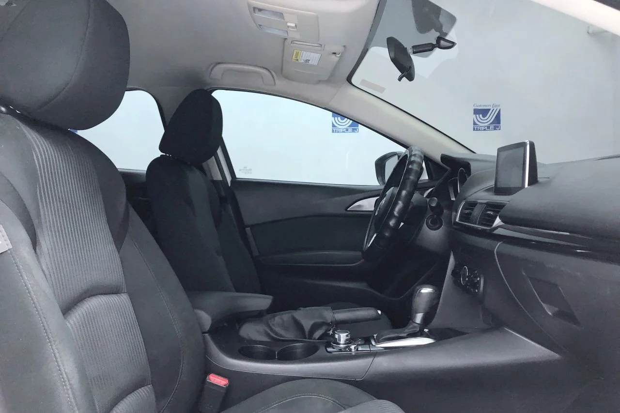 Used 2018 Snowflake White Pearl Mazda Sport image 18