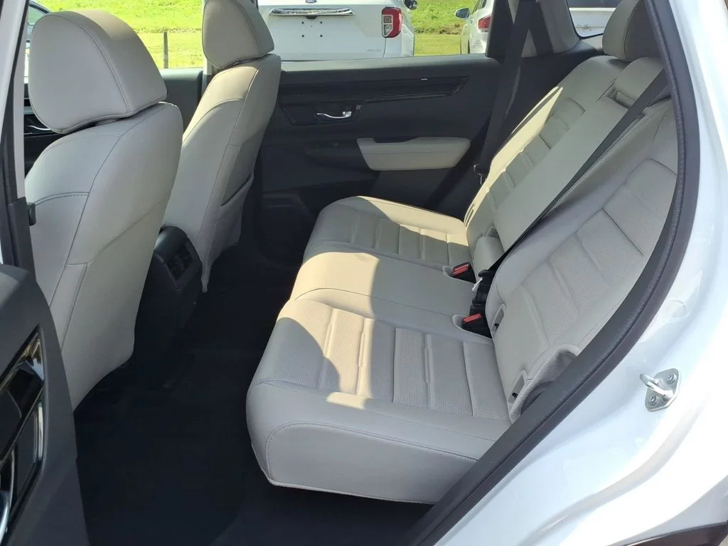 Used 2024 White Honda EX-L image 21