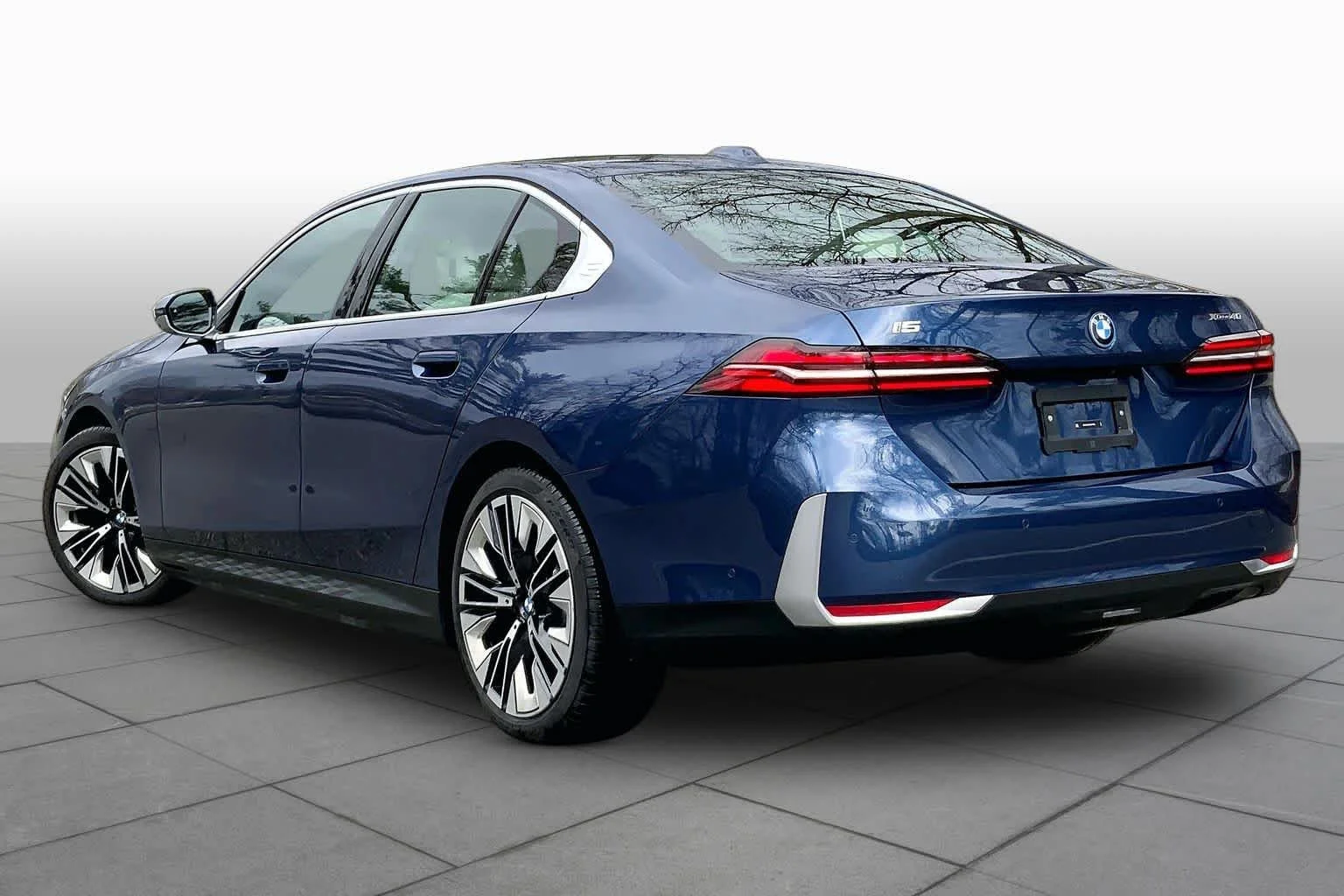 Used 2026 Phytonic Blue Metallic BMW xDrive40 image 11