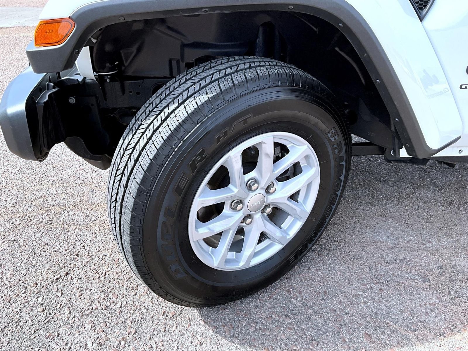 Used 2023 White Jeep Sport S image 23