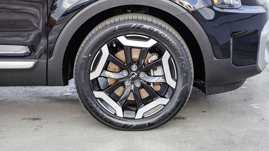 Used 2025 Black Kia S image 11