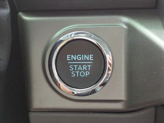 Certified Used 2024 Oxford White Ford XLT image 28