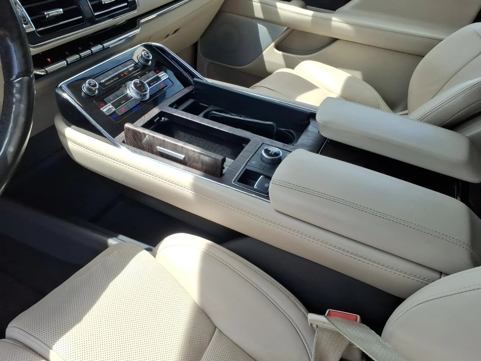Used 2021 Pristine White Lincoln Reserve image 21