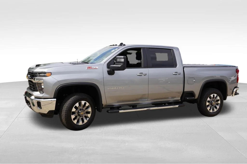 Used 2025 Sterling Gray Metallic Chevrolet LT image 10