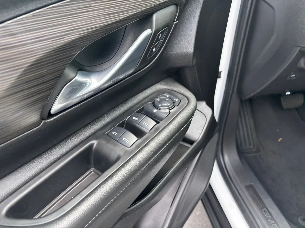 Used 2024 White GMC SLE image 22