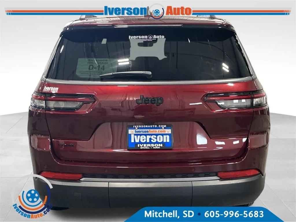New 2026 Velvet Red Pearl-Coat Exterior Paint Jeep Laredo image 6