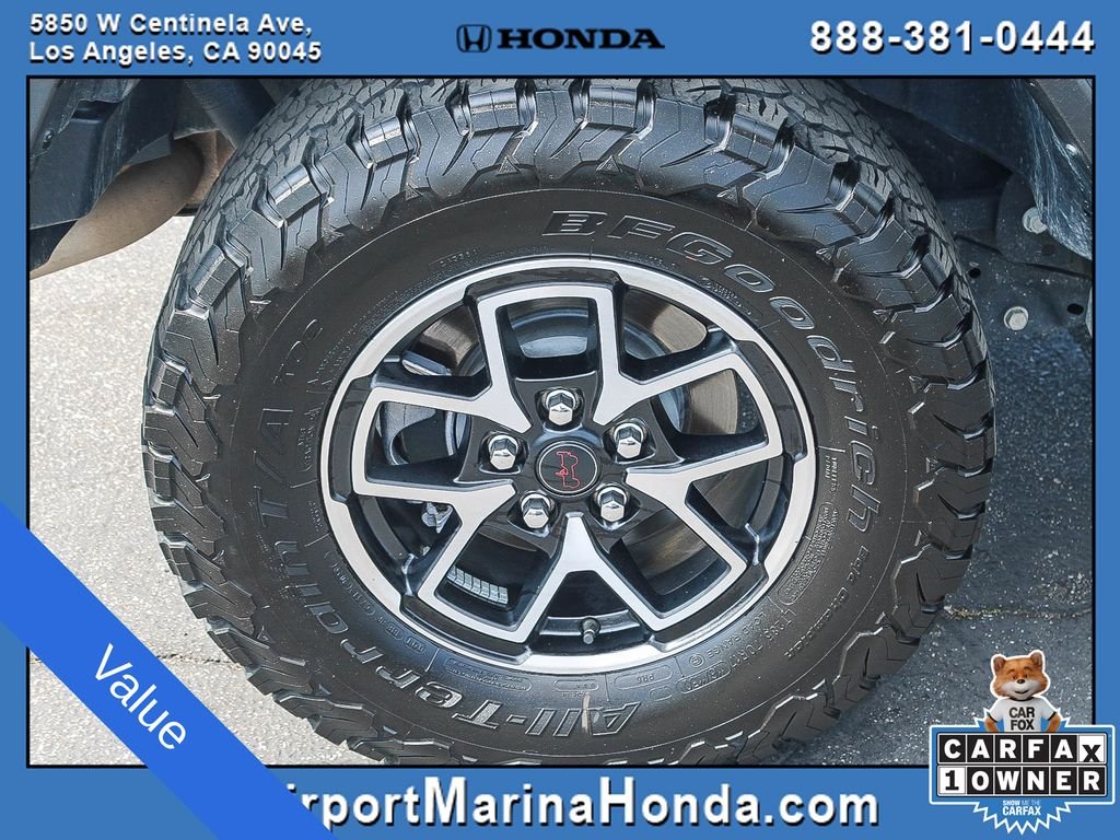 Used 2025 Crystal Metallic Jeep Rubicon image 16