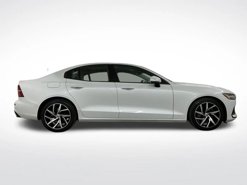 Used 2020 Crystal White Pearl Volvo T5 Momentum image 27