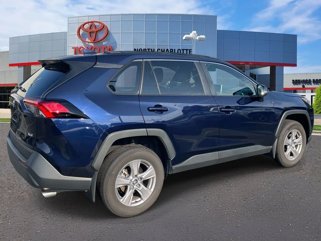 Used 2025  Toyota XLE image 8