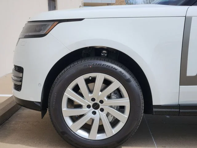 New 2026 Fuji White Land Rover SE image 6