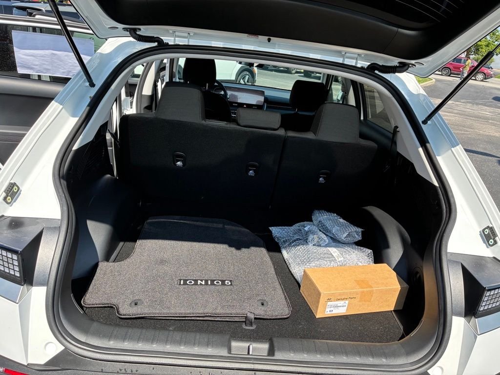 New 2026 White Hyundai SE image 27
