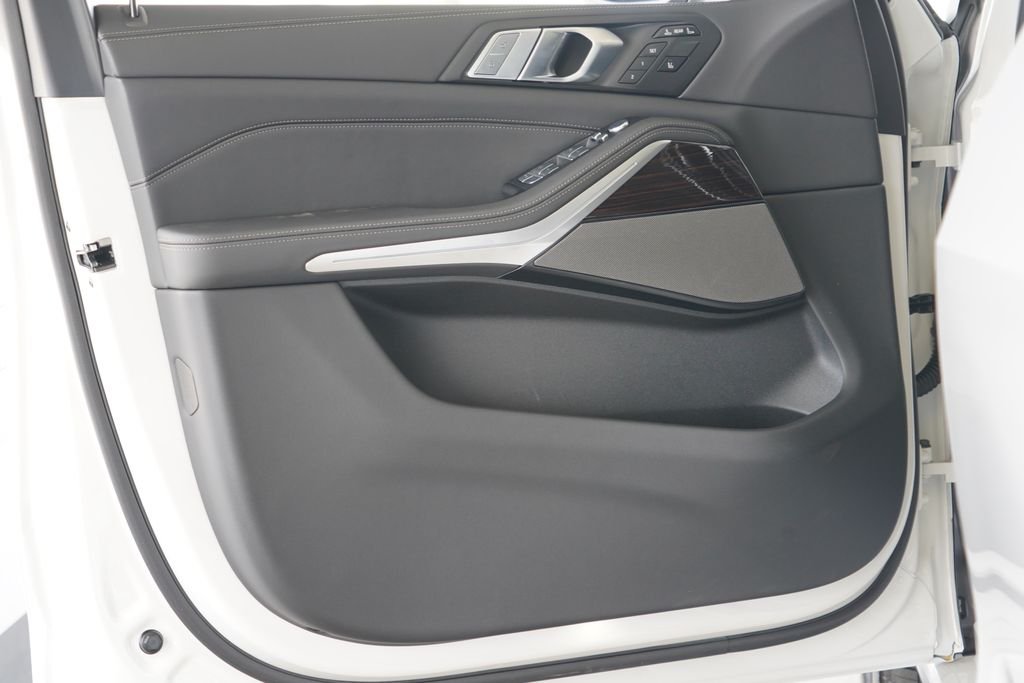 New 2027 Mineral White Metallic BMW xDrive40i image 10