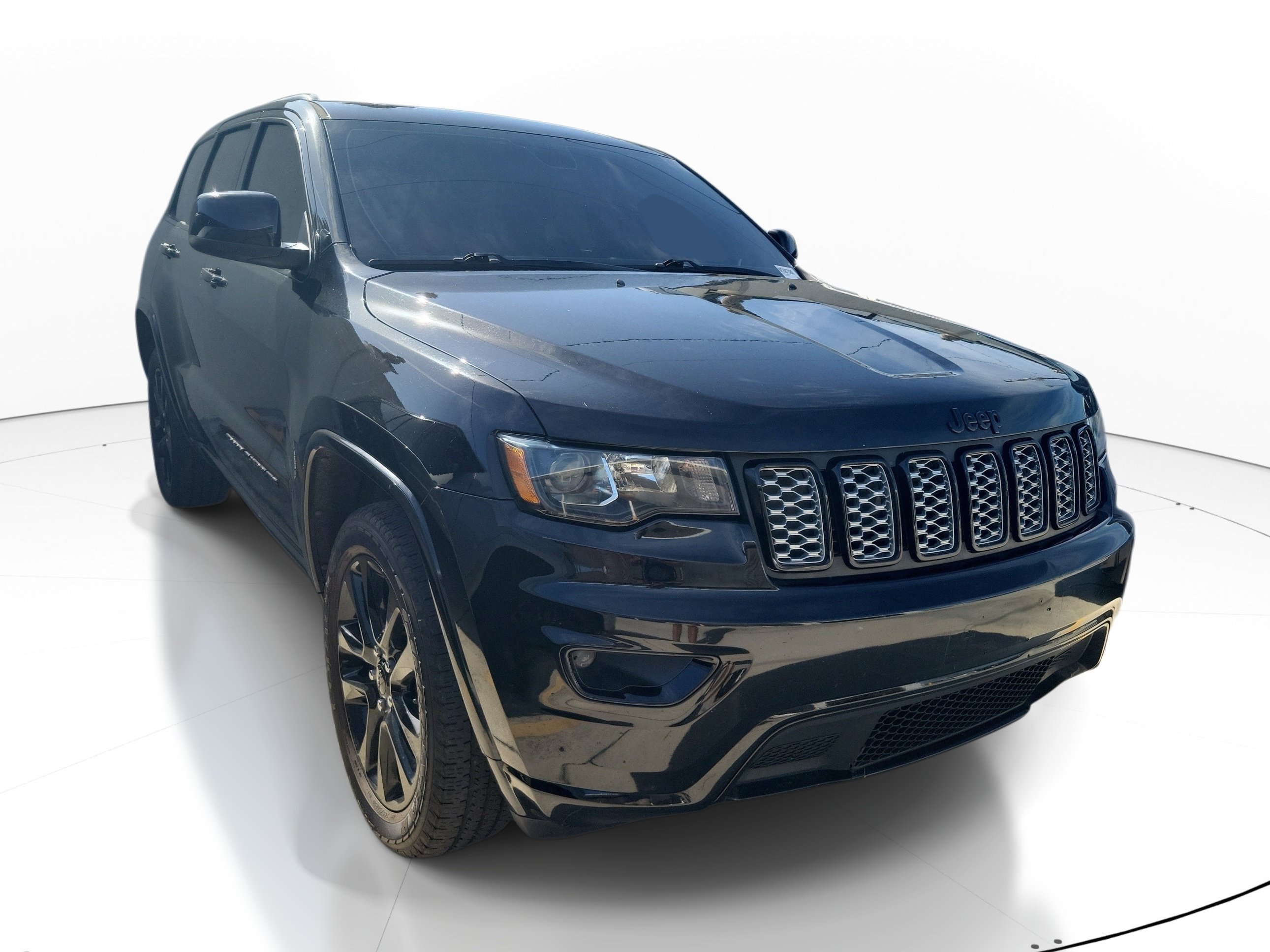 Used 2021 Diamond Black Crystal Pearlcoat Jeep Laredo X image 1