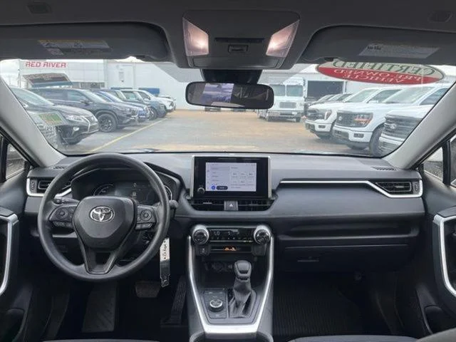 2025 Toyota RAV4 LE - Photo 8