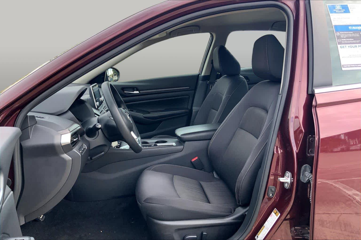 Used 2025 Garnet Pearl Metallic Nissan SV image 8