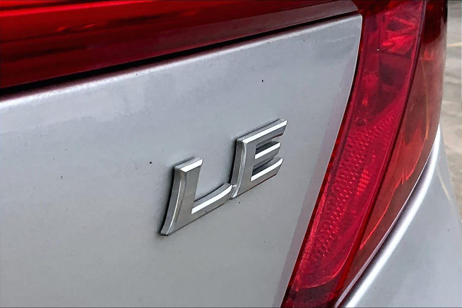 Used 2012 Classic Silver Metallic Toyota LE image 9