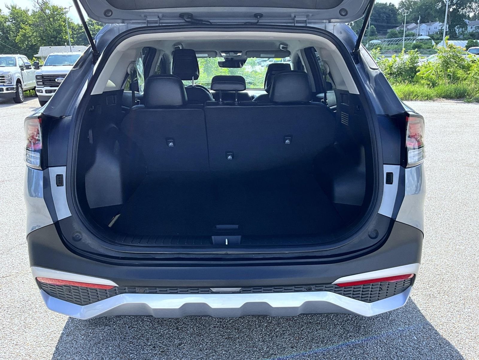 Used 2023 Silver Kia EX image 9