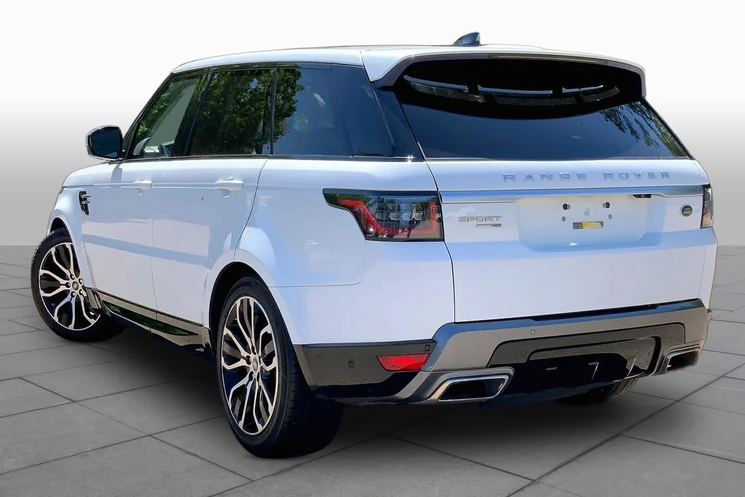 Used 2018 Fuji White Land Rover HSE image 12