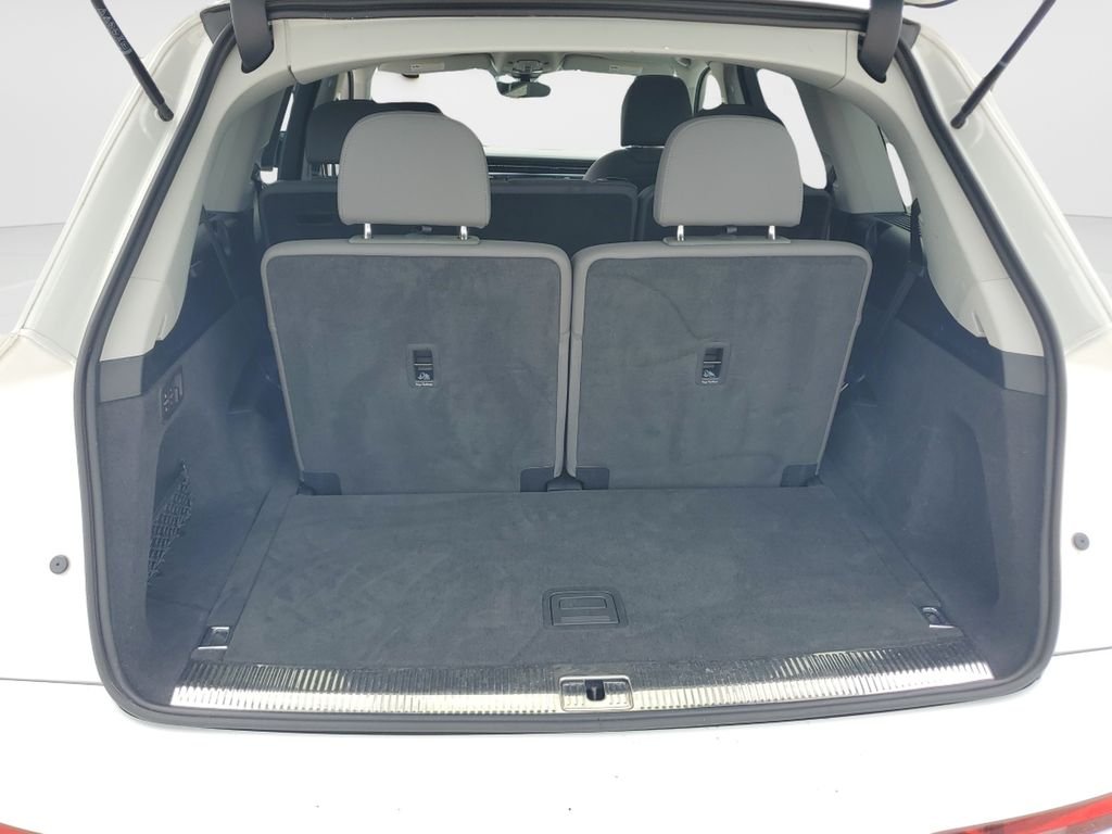 Used 2025  Audi 55 Premium Plus image 24