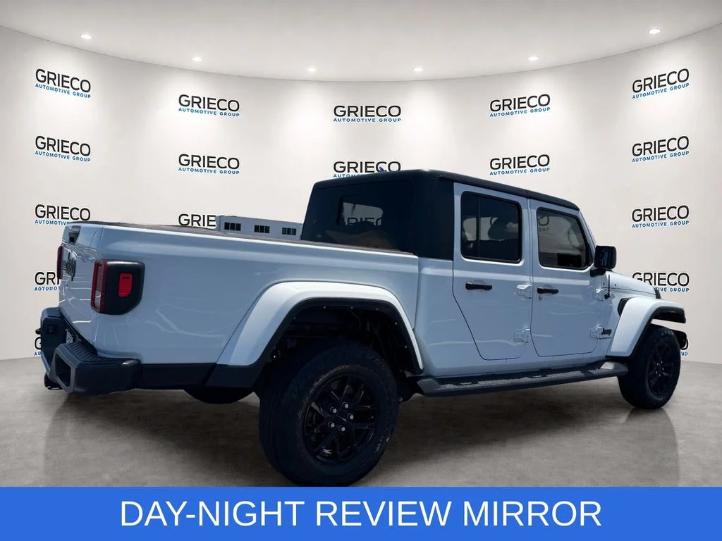 Used 2022 White Jeep Altitude image 7